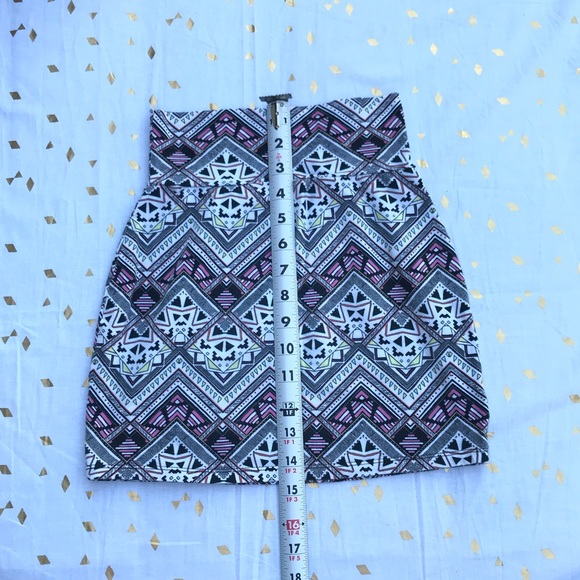 VS Pink Boho / Aztec Print Mini Skirt S - Picture 3 of 9